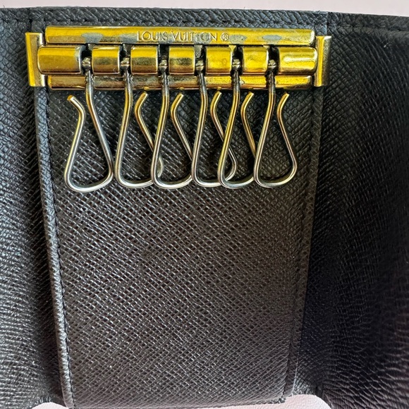 AUTHENTIC Louis Vuitton Damier Ebene Canvas 6 key holder - Picture 5 of 13